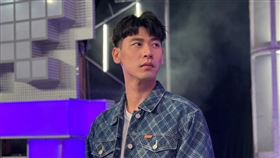 馮晨軒被網友詢問有沒有當兵，也發文回應並曬出替代役時的照片。（圖／翻攝cookiefeng1025 IG）