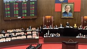 ▲反廢死公投表決。（圖／記者蘇晏男攝影）