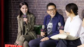 謝盈萱（左）自曝是「不易落淚體質」，卻一見秦漢就哭。（圖／Netflix提供）