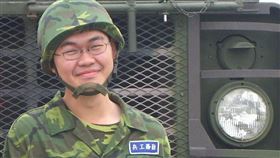 ▲四叉貓分享當兵時的照片。（圖／翻攝自四叉貓Threads）

