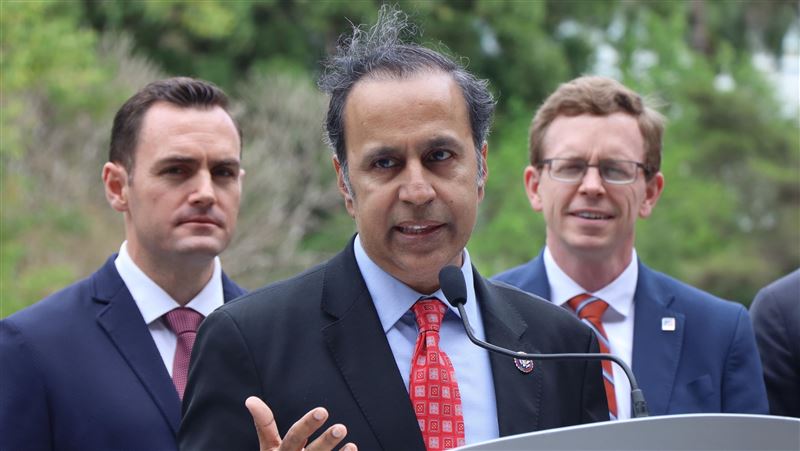 美國眾議院美中戰略競爭特別委員會首席議員克利什納穆希日前表示，或許美方應該思考，有哪些軍事裝備項目可以在台灣共同生產，如此一來可降低智慧產權技術移轉的成本，也可滿足相關工業量能