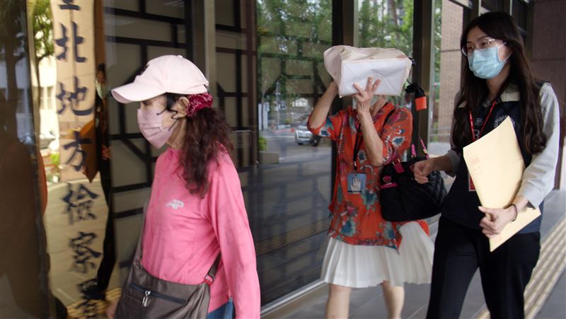 雙罷吳連署筆跡鑑定　藍11黨工遭約談認罪