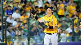 ▲許基宏敲出生涯第100轟。（圖／中信兄弟提供） 