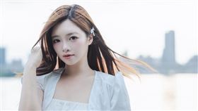 曲羿（曲曲）推出台語單曲。(圖／紅心字會提供）