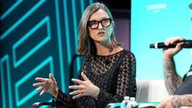 Cathie Wood 女股神伍德(圖/Suzanne Cordiero, Coindesk)