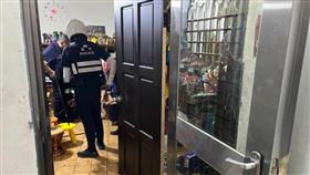 桃園驚傳暴力討債，警方攻堅逮捕3男到案。（圖／翻攝畫面）