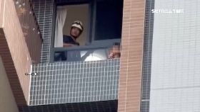 p持刀刺前妻2400