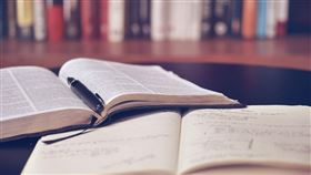 老師,課輔,功課,上課,教室課桌椅(示意圖/pixabay)