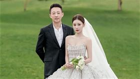 汪小菲馬筱梅婚紗。（圖／翻攝自微博）