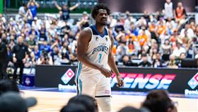 ▲富邦勇士沃特斯上半場打完手指就已經脫臼。（圖／PLG提供） 