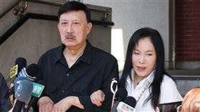余天和李亞萍現身士林地方法院。（圖／記者楊澍攝）