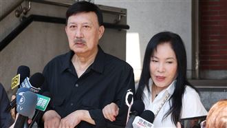 余天和李亞萍現身士林地方法院。（圖／記者楊澍攝）