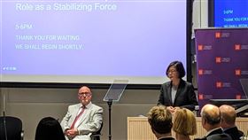 前總統蔡英文倫敦政經學院演說前總統蔡英文（右）17日在倫敦政經學院（LSE）發表演說，並與候任法學院院長莫瑞（左）對談。（聽眾提供）中央社記者陳韻聿倫敦傳真  114年5月18日