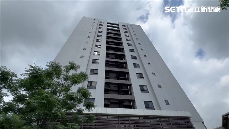 桃園市蘆竹二號社會住宅女房客出國放任幼貓墜樓身亡。(圖/翻攝畫面)