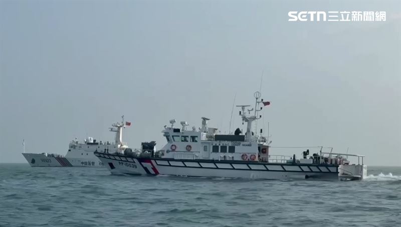 海巡署巡防艇驅離越界的中國海警船。（圖／翻攝畫面）