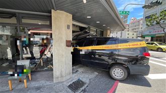 休旅車闖紅燈衝撞早餐店　13人受傷現況曝