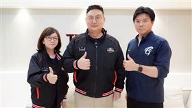 ▲富邦悍將副領隊林威助和起亞虎交流。（圖／富邦悍將提供） 