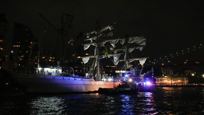 墨西哥訓練艦撞紐約布魯克林大橋 2死19傷