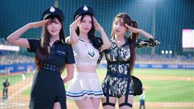▲富邦悍將啦啦隊韓籍成員「三本柱」合體。（圖／翻攝自IG @minjeong_w_）