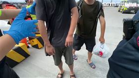 ▲2名遊客在基隆嶼燈塔旁遭遇雷擊事件。（圖／翻攝畫面）