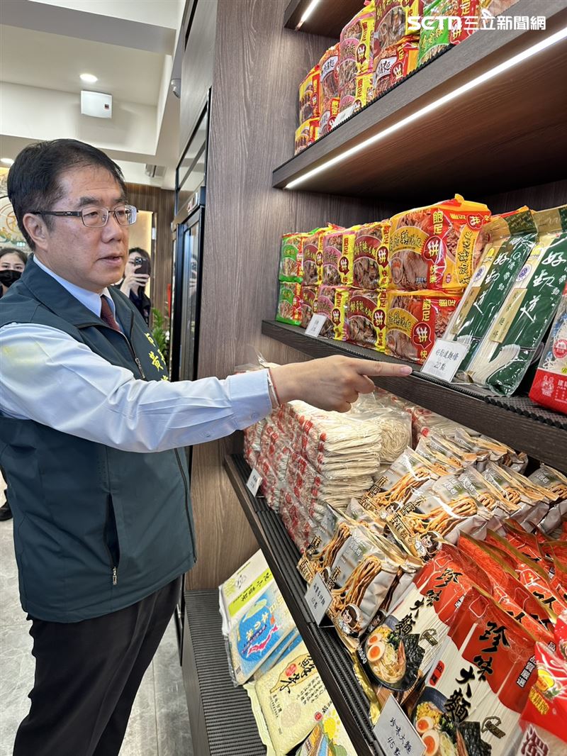 台南市長黃偉哲親自到場,感謝太祖慈善會與台南市共同致力於提升食物愛心銀行品質。(圖/翻攝畫面)