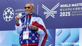 本屆世壯運最年長選手105泰國人瑞薩旺（Sawang Janpram），首日就帶回標槍與100公尺兩面金牌，令人熱血沸騰。（圖／記者蔡厚瑄攝影）