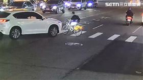 逢甲,車禍,國中生,車底,抬車,受困,熱心,最美風景,台中（圖／翻攝畫面）