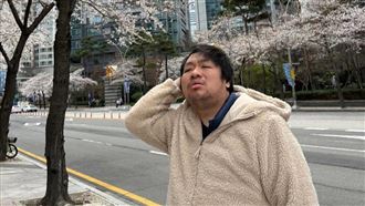 拳上遭黑衣人暴打！「統神」睡臉現身北檢