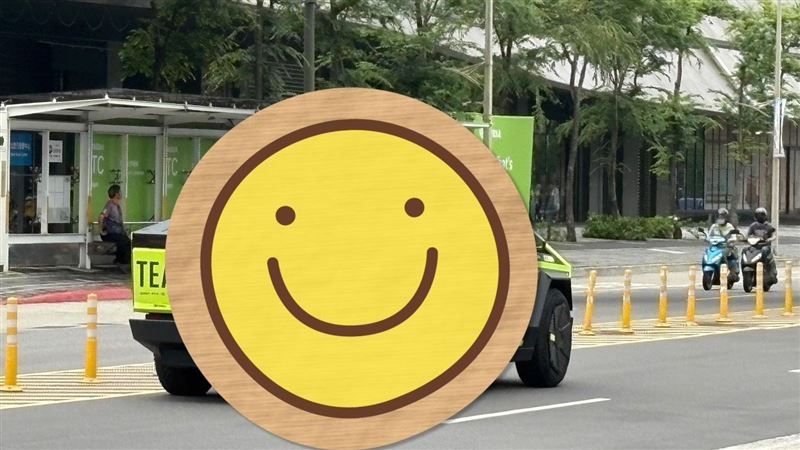黃仁勳魅力爆棚　粉絲開這台車致敬AI教父