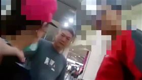 70歲李姓婦人為了「機師乾兒子」當車手取款被捕。(圖/翻攝畫面)