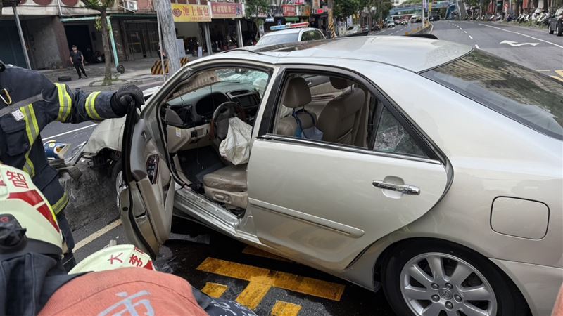 78歲余姓老翁駕駛自小客車高速衝撞民眾釀3死12傷。(圖/翻攝畫面)