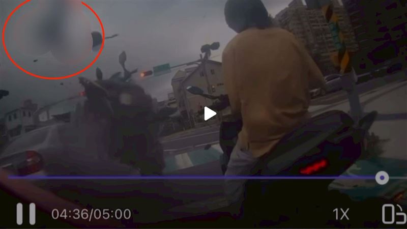 新／三峽7旬翁高速闖紅燈　驚悚撞瞬曝光