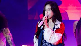 ▲輝人擁有VOCAL女王之稱，在演唱會上充分展現她的音色魅力。（圖／網銀國際影視提供） 