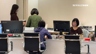 公務員考進縣府打混！穿拖鞋、聊天遭鍘