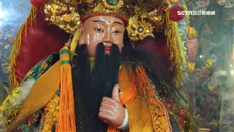 獨／不是比食指　古坑玄天大上帝比讚吸睛