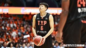 ▲PLG總冠軍賽G6，領航猿後衛關達祐執行罰球。（圖／記者劉彥池攝影）