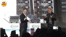 美超微梁見後同框黃仁勳「速度就是一切」