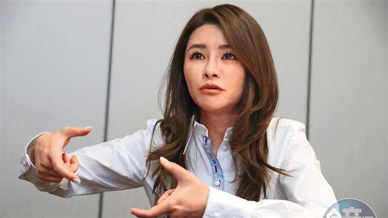 「想私下當朋友」檢座撩女董！律師都傻眼