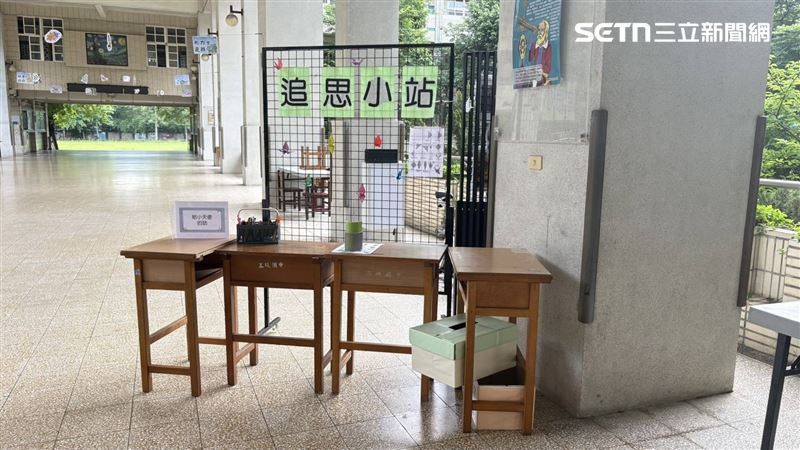一場車禍許多師生目睹車禍驚悚當下，尤其兩個學生離世，校方也在穿堂設置追思小站，讓學生可以對熟悉的同學表達致意。（圖／翻攝畫面）