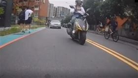 三峽北大國小三峽國中重大車禍現場。（圖／翻攝畫面）