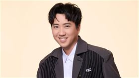 沈建豪推新歌，回憶過往曾經歷人生低谷存摺剩100元。（圖／豪記唱片提供）