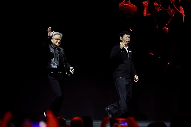 鴻海近期旺得不得了，與其在美國佈局及輝達合作有密切關聯。圖ComputeX2025 鴻海劉揚偉 輝達黃仁勳（圖／記者鄭孟晃攝影）