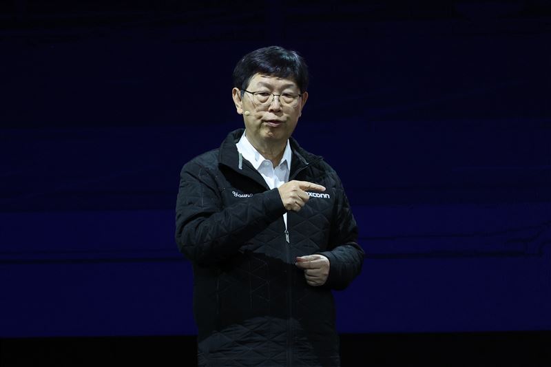 鴻海董座、電電公會理事長劉揚偉就當前關稅挑戰，提出會員可能應對方案。（圖／記者鄭孟晃攝影）