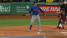 ▲索托（Juan Soto）揮擊後留在打擊區看球的落點。（圖／翻攝自MLB官網）