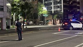 高雄苓雅區今（21）日凌晨發生一起離奇的死亡車禍。（圖／翻攝畫面）