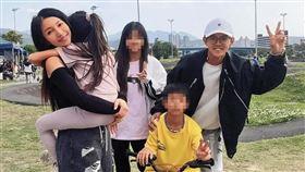 阿翔（右）和老婆Grace（左）育有2女1子，大女兒已經要上國中。（翻攝自Out Of Control 媽咪Grace臉書）