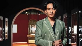 張震常在小孩學校當交通維護義工。（本刊資料照）