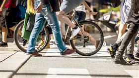 台灣基進說，道路安全不是僥倖，而是責任，呼籲採取強硬措施，確保行人安全。（圖／翻攝自基進臉書）