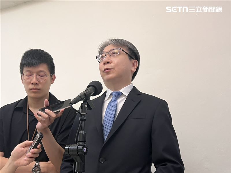 國安局長蔡明彥21日上午在立法院受訪。（圖／記者蘇晏男攝影）