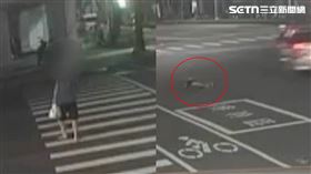 兄弟倆因家庭相處不融洽，相約警局提告，哥哥先走一步成屍。（圖／翻攝畫面）